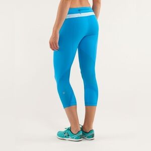 Lululemon Run: Inspire Crop II Beach Blanket Blue / Wee Are From Space Aquamari